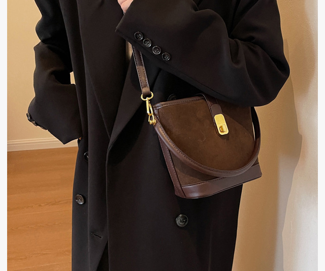 Modern Shoulder Bag - Zip Pockets for Women in Bangladesh