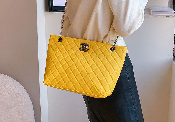 Spacious Tote Bag - Zip Closure for Women in Bangladesh